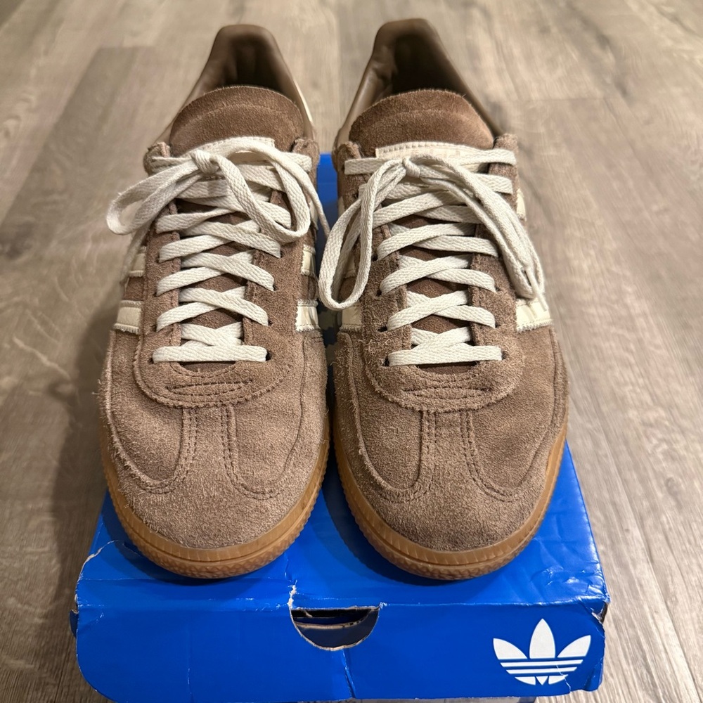 Adidas Originals Women’s Handball Spezial (Earth
Strata/Off White) - Used/Worn